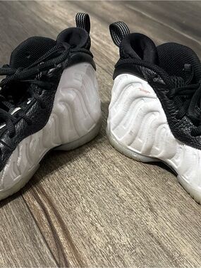 Nike Kids Black and White Foam Sneakers